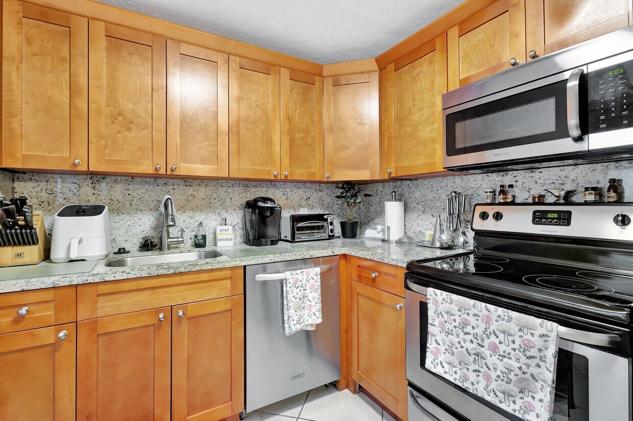 Foto principal - 637 Monaco Ct