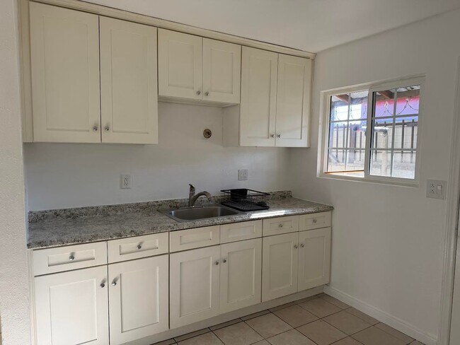 Foto del edificio - 5622 E Gage Ave
