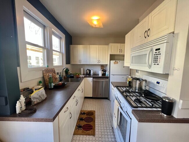 Building Photo - 53 Lee St