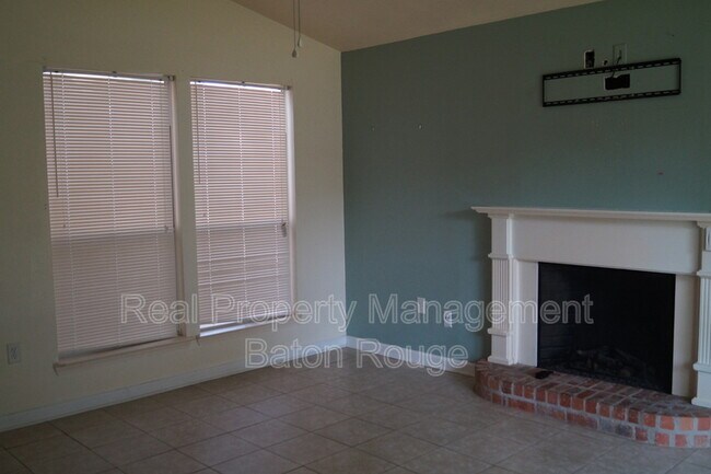 Foto del edificio - 15947 Manchester Ave
