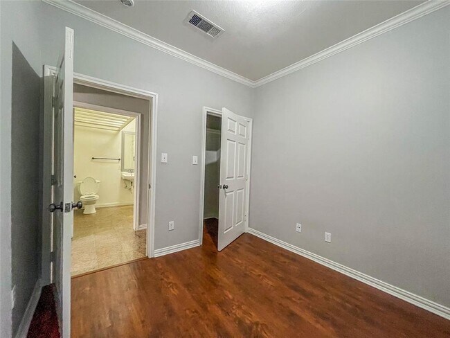 Building Photo - 9400 Bellaire Blvd