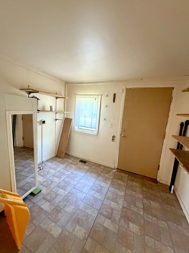 Building Photo - Cozy 3BR Home with Fenced Yard – Available Now!