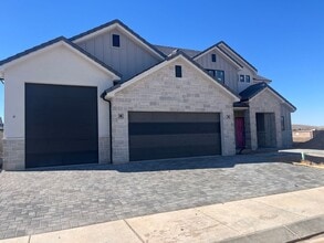 Building Photo - 2600 E Rosedale Dr