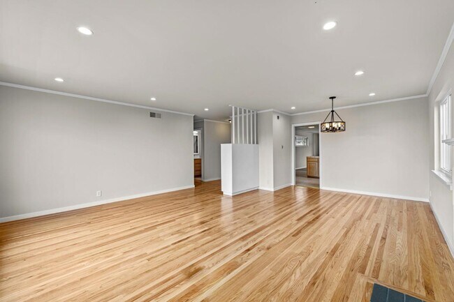 Foto del edificio - 526 Redwood Ave