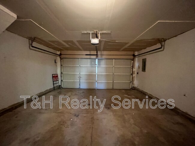 Building Photo - 6307 Alonzo Dr