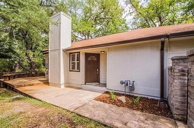 Foto del edificio - 1704 Whitney Way