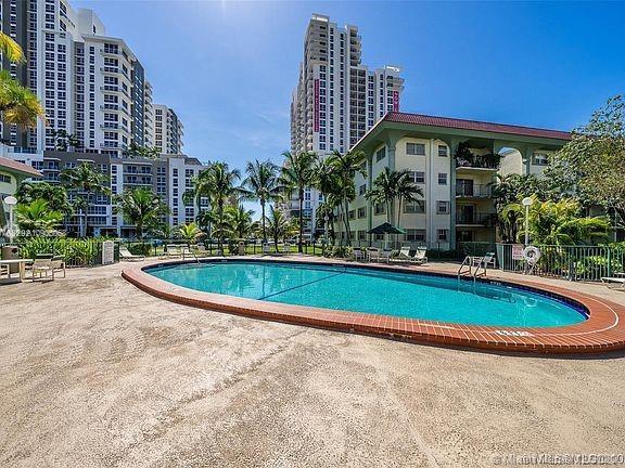 Foto del edificio - 8107 SW 72nd Ave