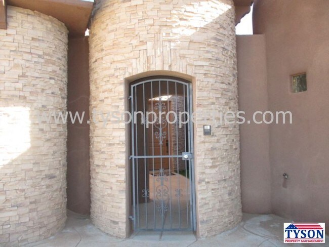 Building Photo - 6309 Del Carmen Dr NE