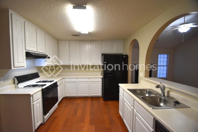 Building Photo - 849 Summit Park Trl