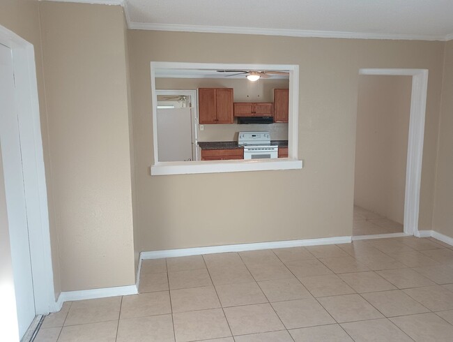 Building Photo - 2/1 Unit for rent in Lake Wales