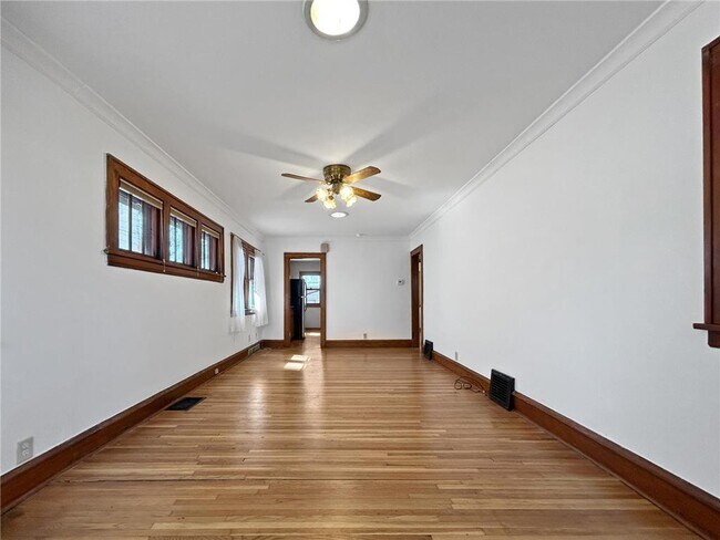Foto del edificio - 879 19th Ave SE