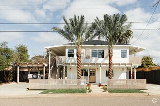 Building Photo - 1114 Buena Vista Way