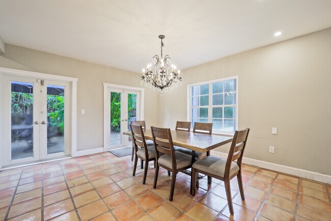 Foto del edificio - 5832 Alton Rd