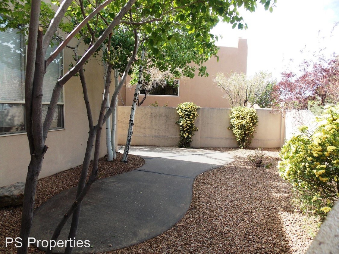 Building Photo - 6505 High Ridge Pl NE