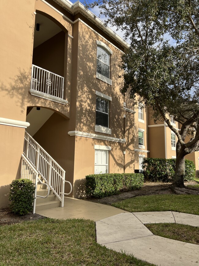 Building Photo - 5095 Fairways Cir