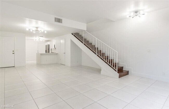 Building Photo - 3 br, 2 bath Townhome - 1474 Barcelona Way