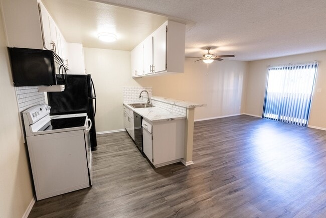 Interior Photo - 951 S. Oxford