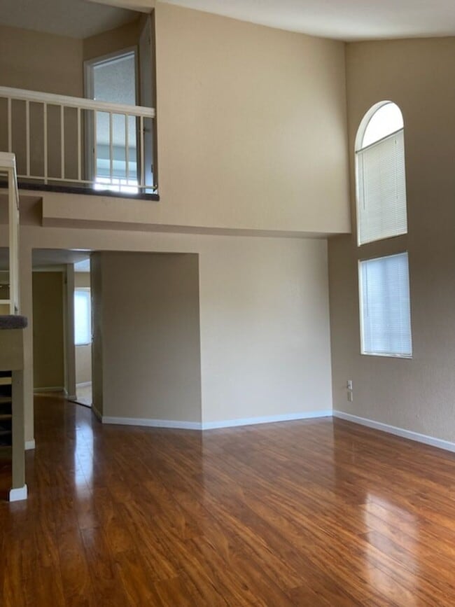 Building Photo - **Your Home in Windsor!!**