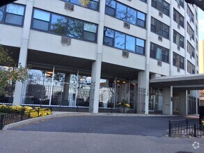 Building Photo - 1150 N Lake Shore Dr