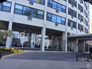 Building Photo - 1150 N Lake Shore Dr