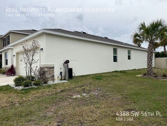 Foto del edificio - Spacious 4/3 W/ Oversized Screened Lanai