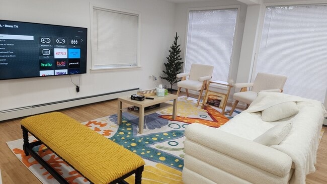 Building Photo - 150 E Walnut St