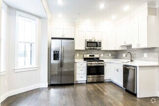 Building Photo - 76 Linden St
