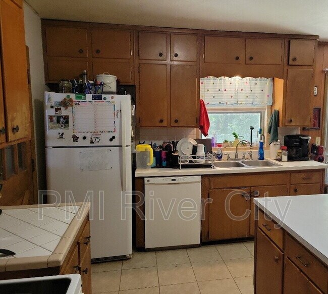 Foto del edificio - 7473 Greenway Dr