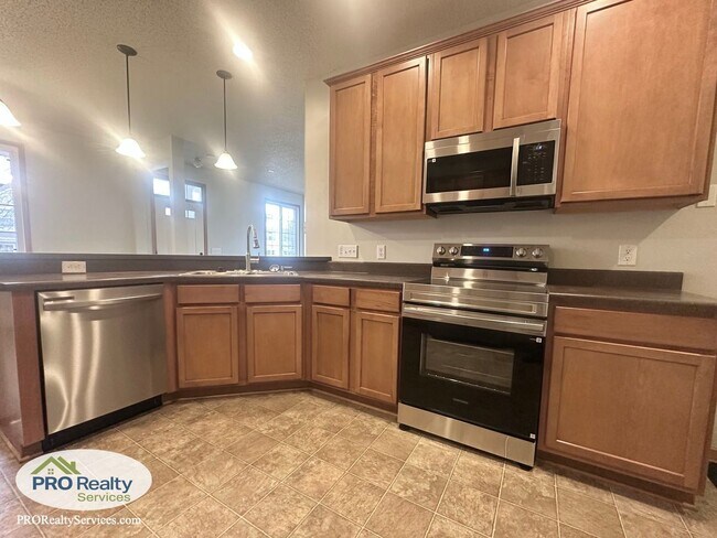 Building Photo - Recently Remodeled 3 Bedroom Townhome