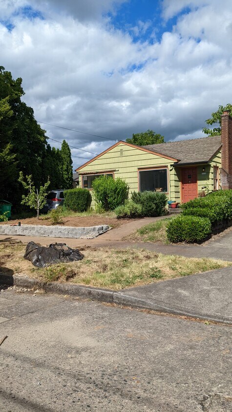 Primary Photo - 3118 NE 81st AVE
