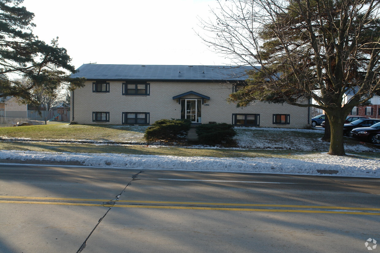 Foto principal - 1901 W 1st St