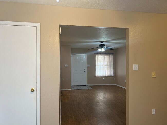 Building Photo - 2804 Quail Pointe Dr NW