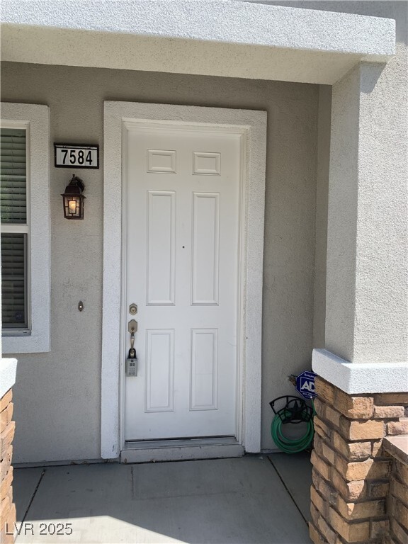 Foto del edificio - 7584 Nicklin St