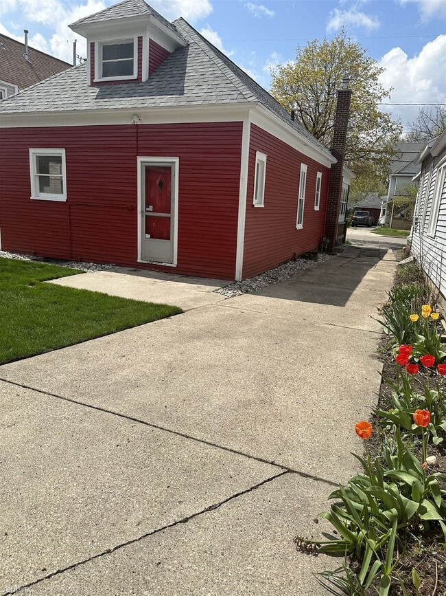 Building Photo - 3 br, 1 bath House - 1524 Coit Ave NE Howe...