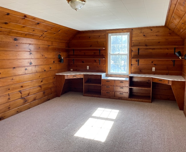 Building Photo - 412 W Skaro St