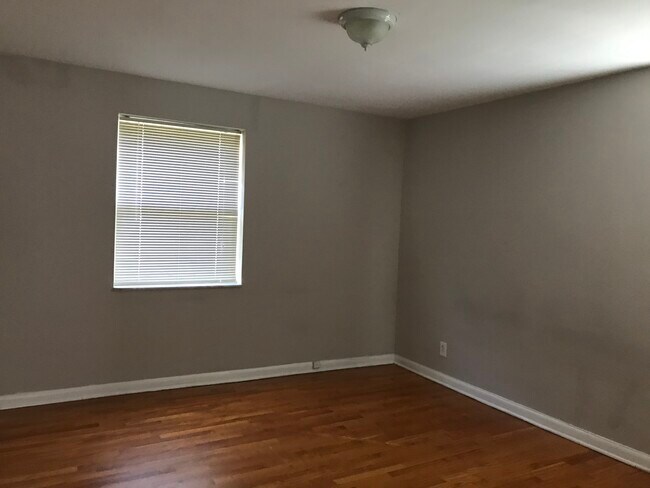 Building Photo - 8153 Whitburn Dr
