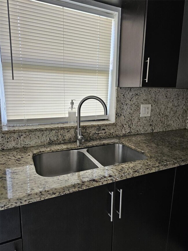 Foto del edificio - 6685 W 26th Ct