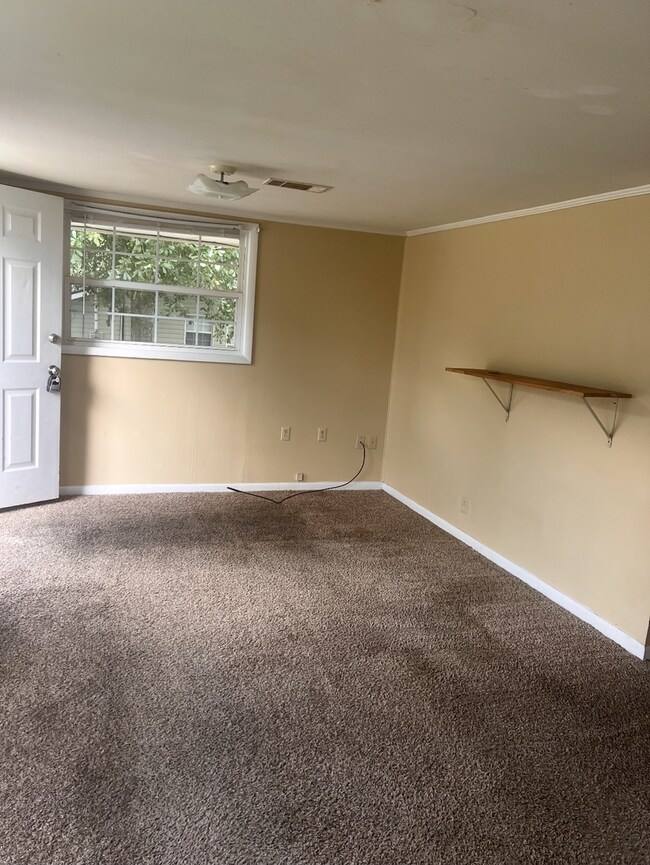 Foto del edificio - 3 Bed/1 Bath House UNDER RENOVATIONS