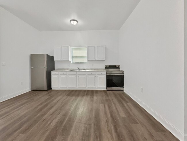 Building Photo - 4030 N Miro St