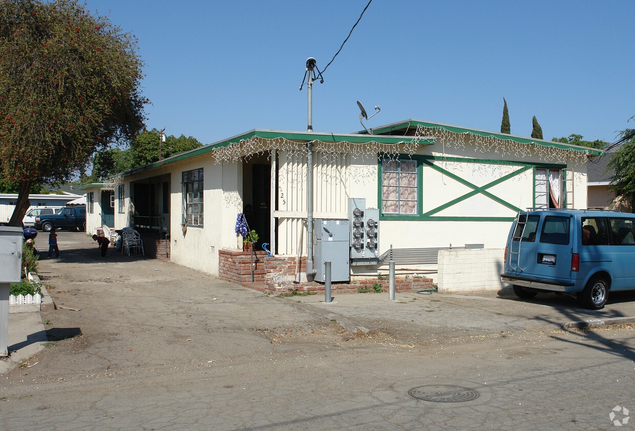 Primary Photo - 225 Elm St