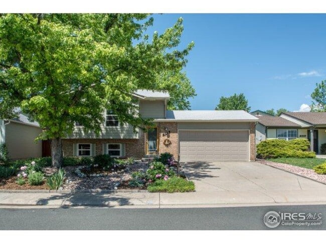 Building Photo - 245 Dahlia Dr