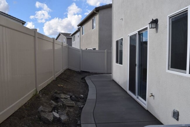 Building Photo - 3725 Roseparke Way