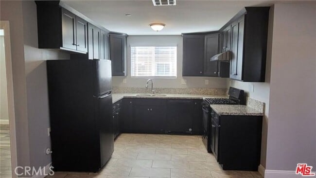 Building Photo - 154 E 84th Pl