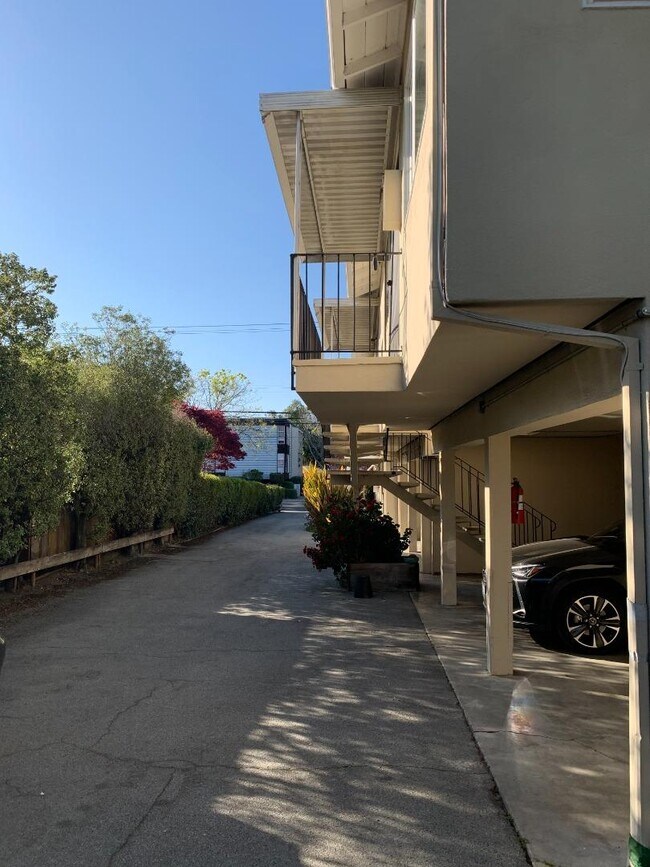 Foto del edificio - 110 Peninsula Ave