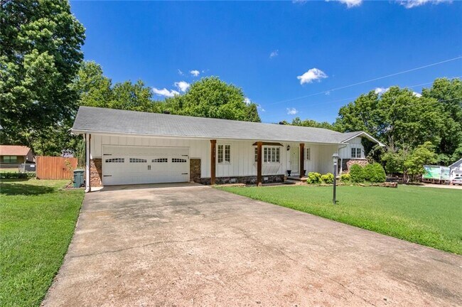 Building Photo - 2383 N Yorkwood Dr