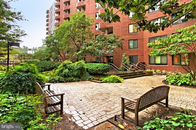 Building Photo - 4550 N Park Ave