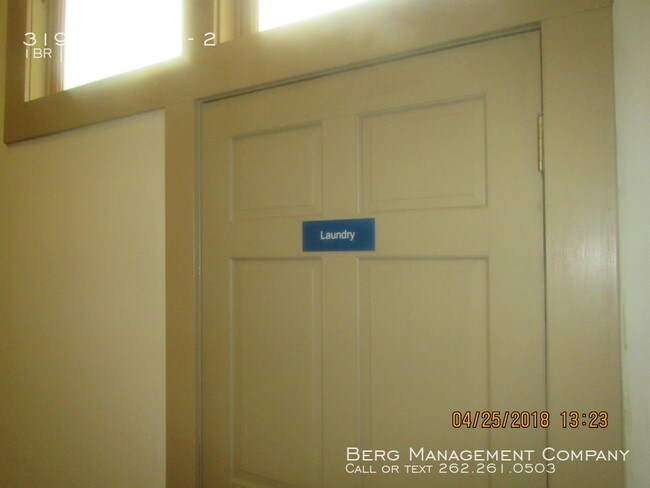 Foto del edificio - 319 W Main St