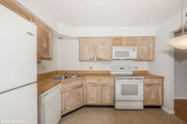 Building Photo - 1112 Castilian Ct