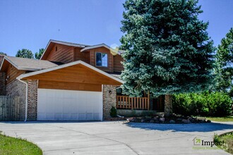 Building Photo - 8586 E Lakeview Dr