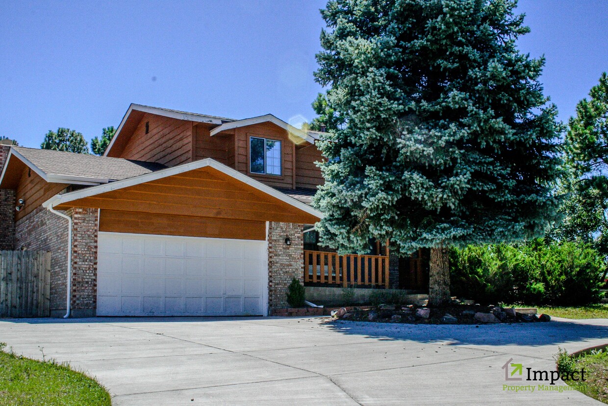 Primary Photo - 8586 E Lakeview Dr